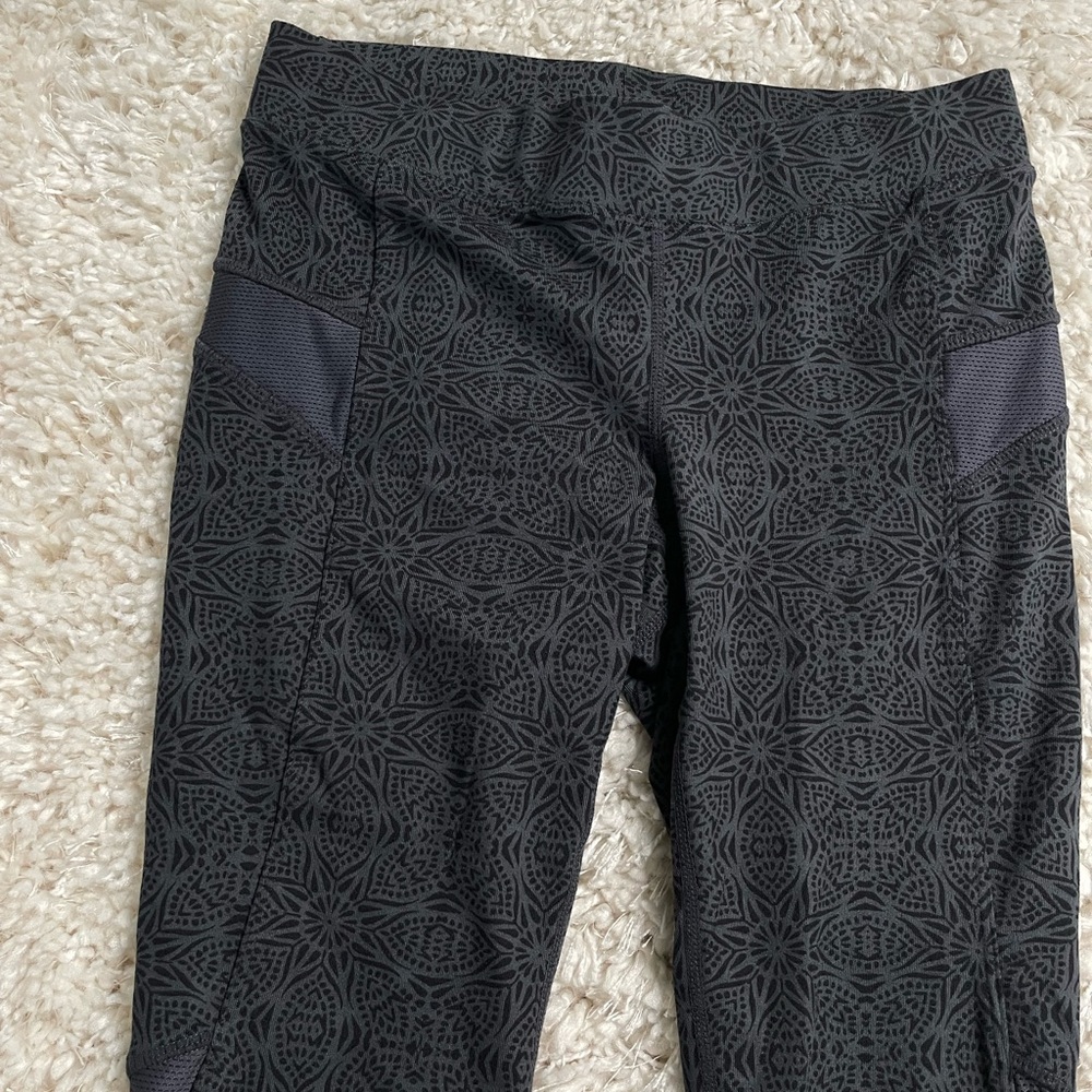 Athleta Patterned Cropped Athletic Legging Size Xs - image 4